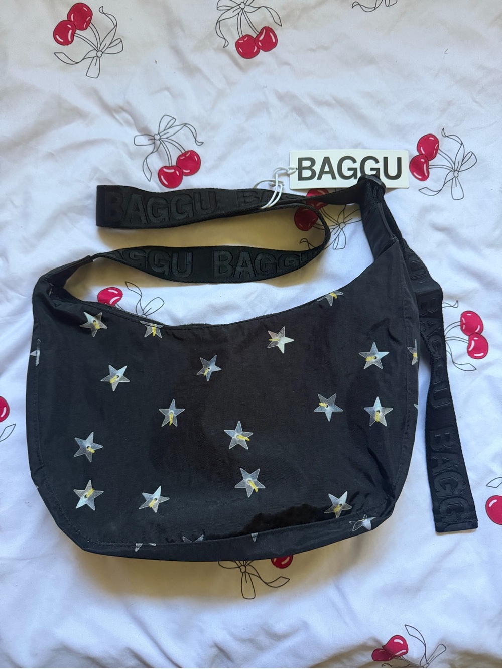 NWT BAGGU Black Star-Print Medium Nylon Crescent Bag Stars
